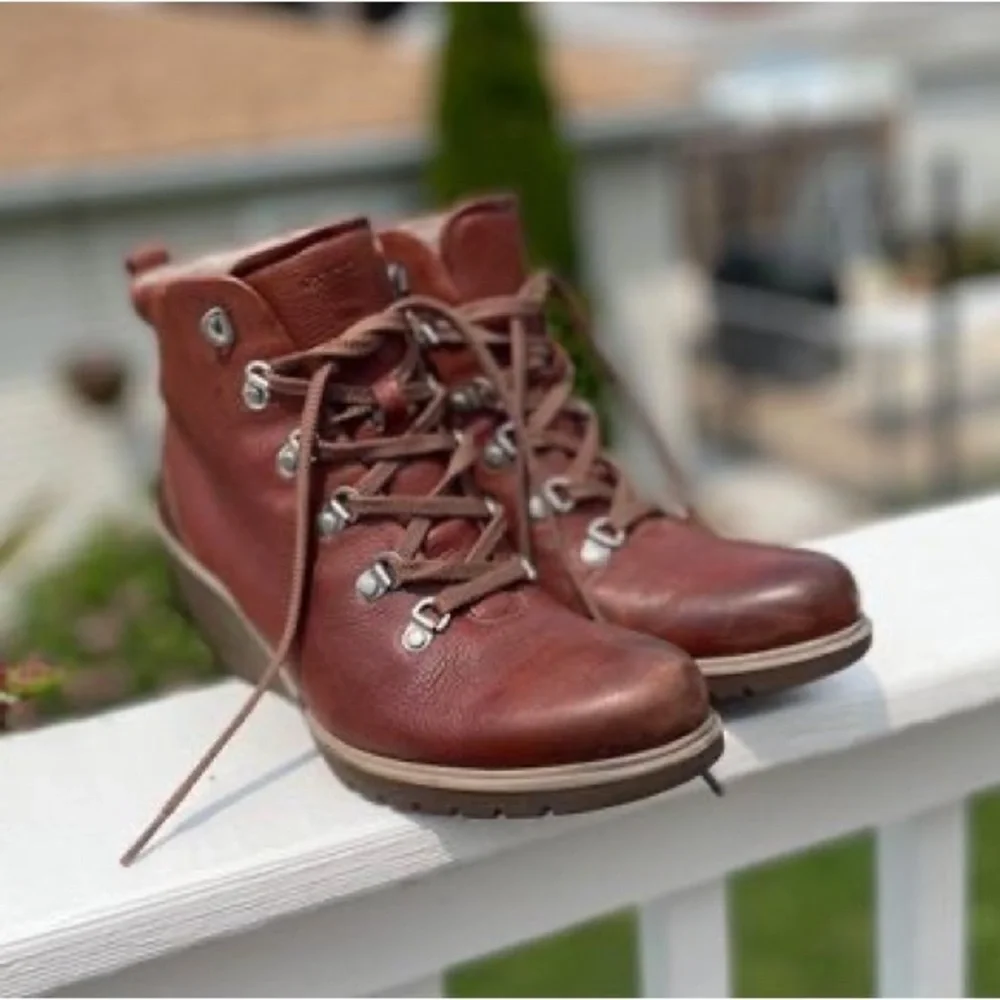 Ecco Women’s Booties  Leather Boots  SIZE 39 (8.5-9)